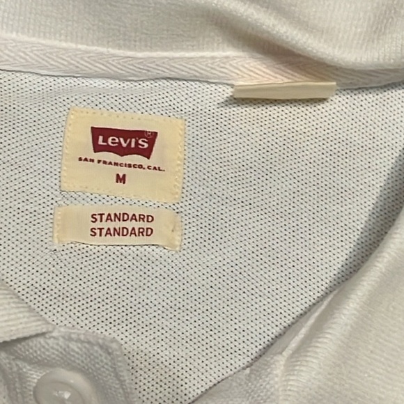 LEVI'S | polo shirt tee white size Medium, standard fit golf shirt​ - Picture 4 of 6
